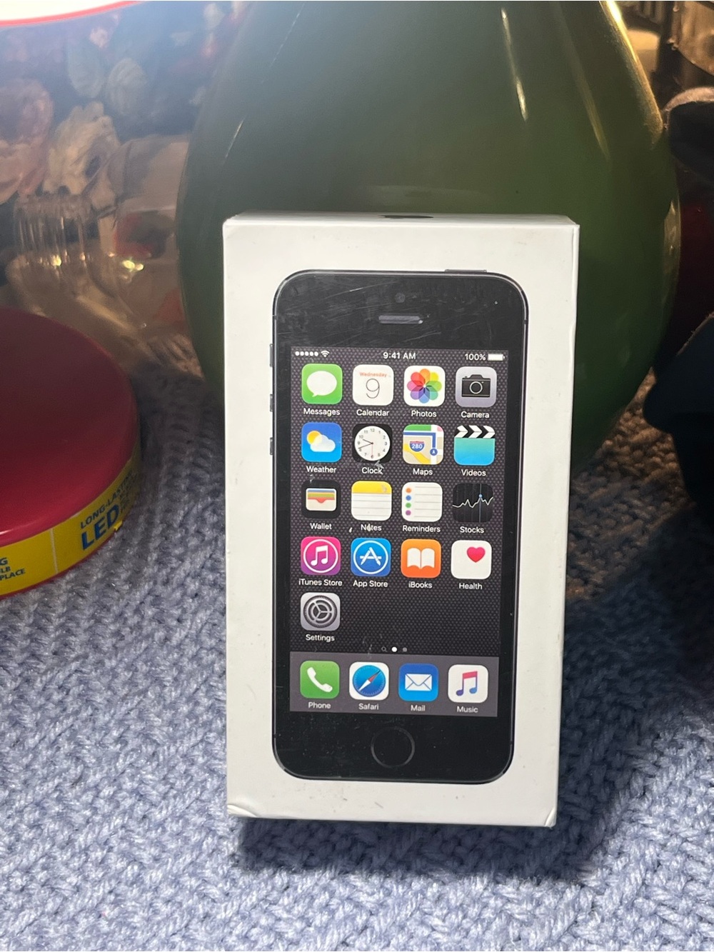 Apple iPhone SE Black with Original White Box